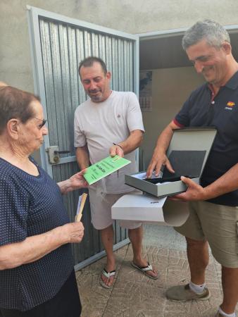Imagen Entrega de placas a los mayores de 100 años de la localidad